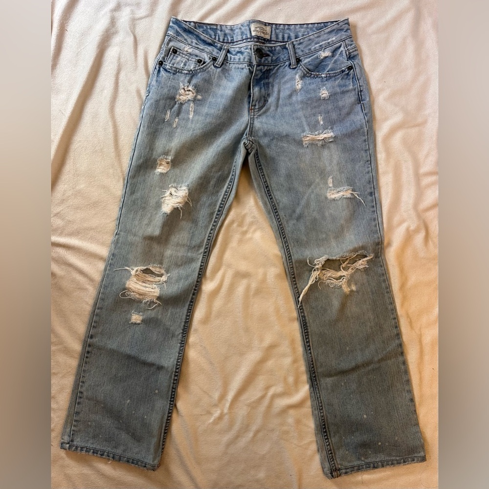 Aeropostale Women’s Distressed Chelsea Bootcut Jeans 5/6 Short
